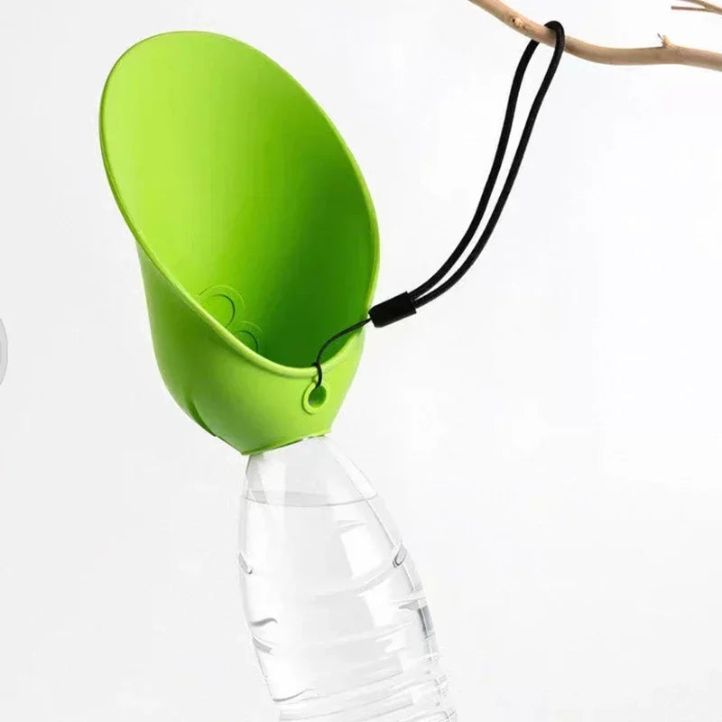 Dispensador de Agua Portátil para Mascotas, Taza Plegable para Perros y Gatos con Botella Intercambiable Tazón de Agua Universal para Viajes al Aire Libre, Perfecto para Caminatas y Senderismo.