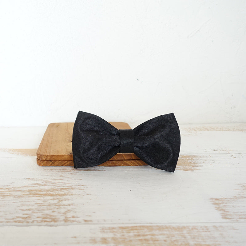 Collar Elegante con Lazo GentlemanPaws™ Para Perros Velvet Negro y Hebilla Metálica
